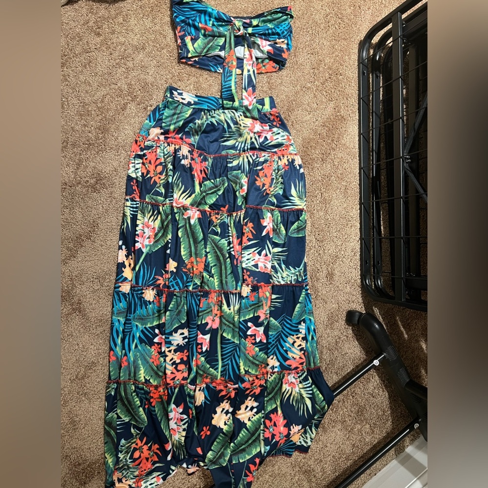 Super cute tropical set. Small